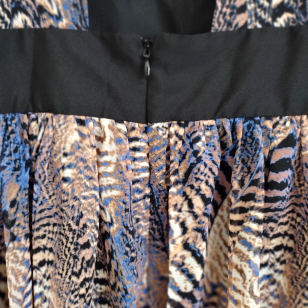 Bongo Elegant Blue and Brown Patterned Back Cutou… - image 13